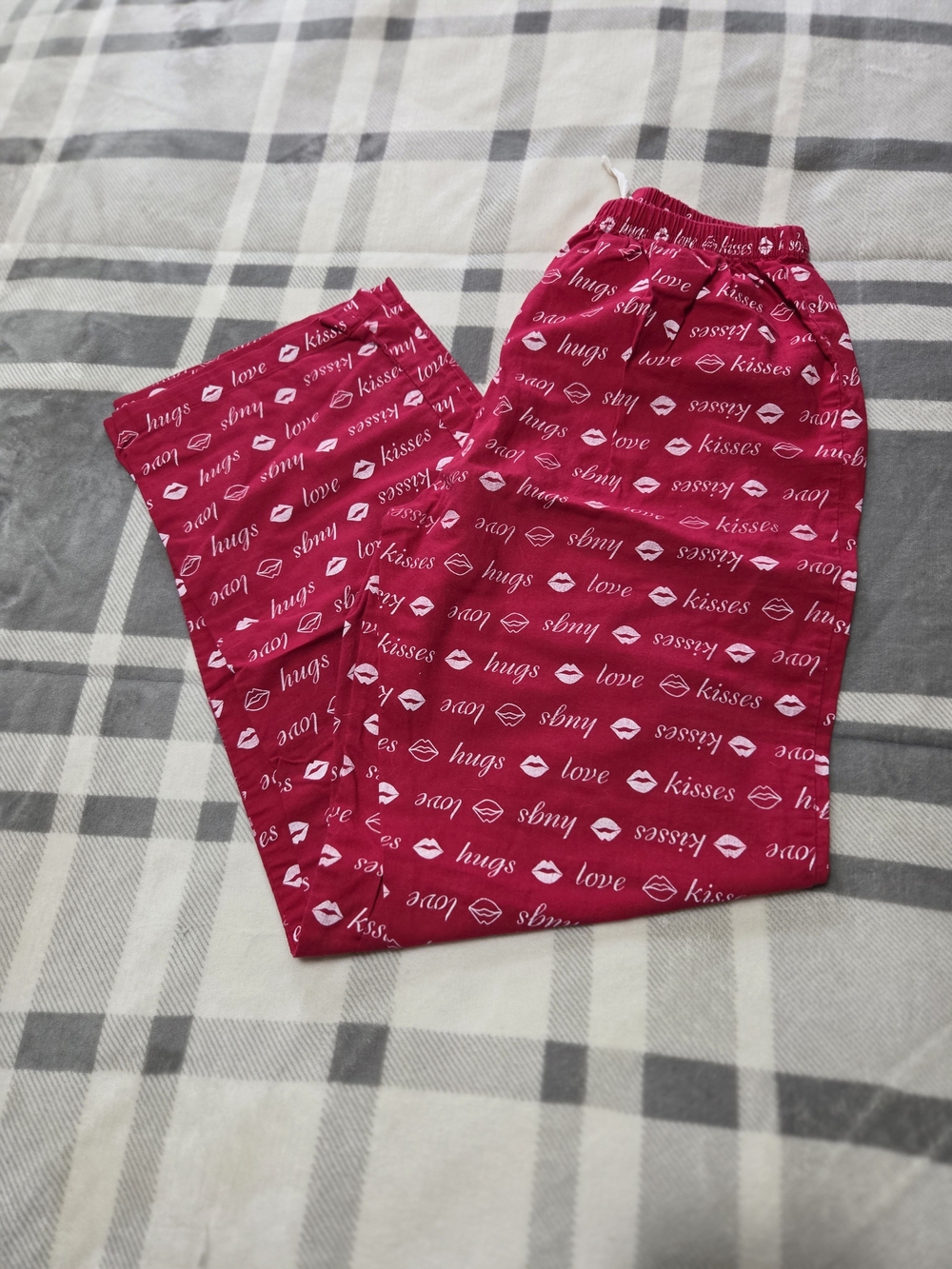 Women's Red 'Hugs Love Kisses' Pajama Pants